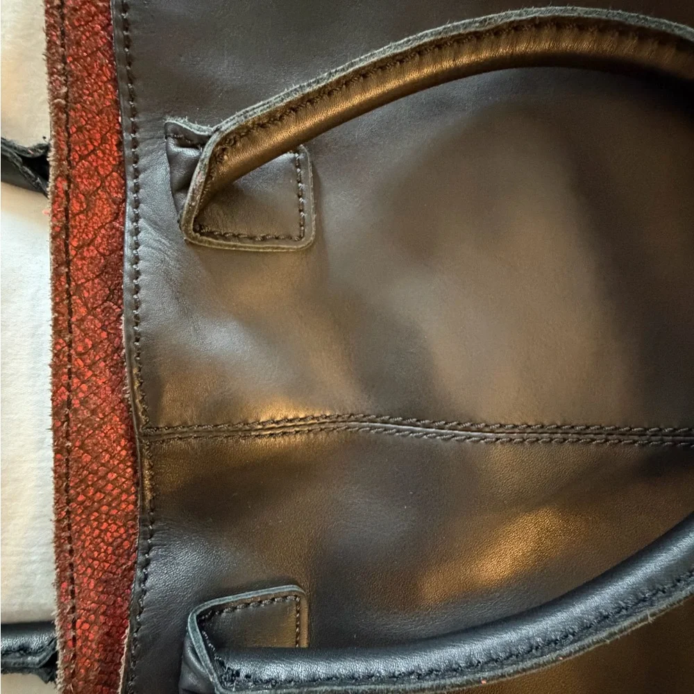 Liebeskind Elegant Black Leather Tote - Picture 10 of 11